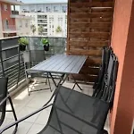 Charming With 2 Balconies 아파트