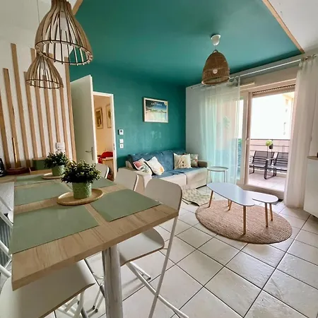 Charming With 2 Balconies Lejlighed *